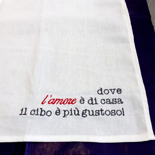 Eco-tovagliolo ricamato DOVE L'AMORE E' DI CASA.... - immagine 4